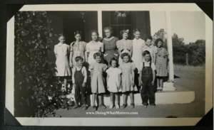 Aunt Edie and one of her classes at Grapevine School. 